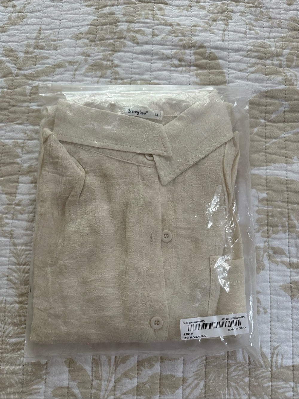 Breezy Lane Lightweight Woven Beige Women’s Button Up Shirt Size Medium NWT - Picture 2 of 5